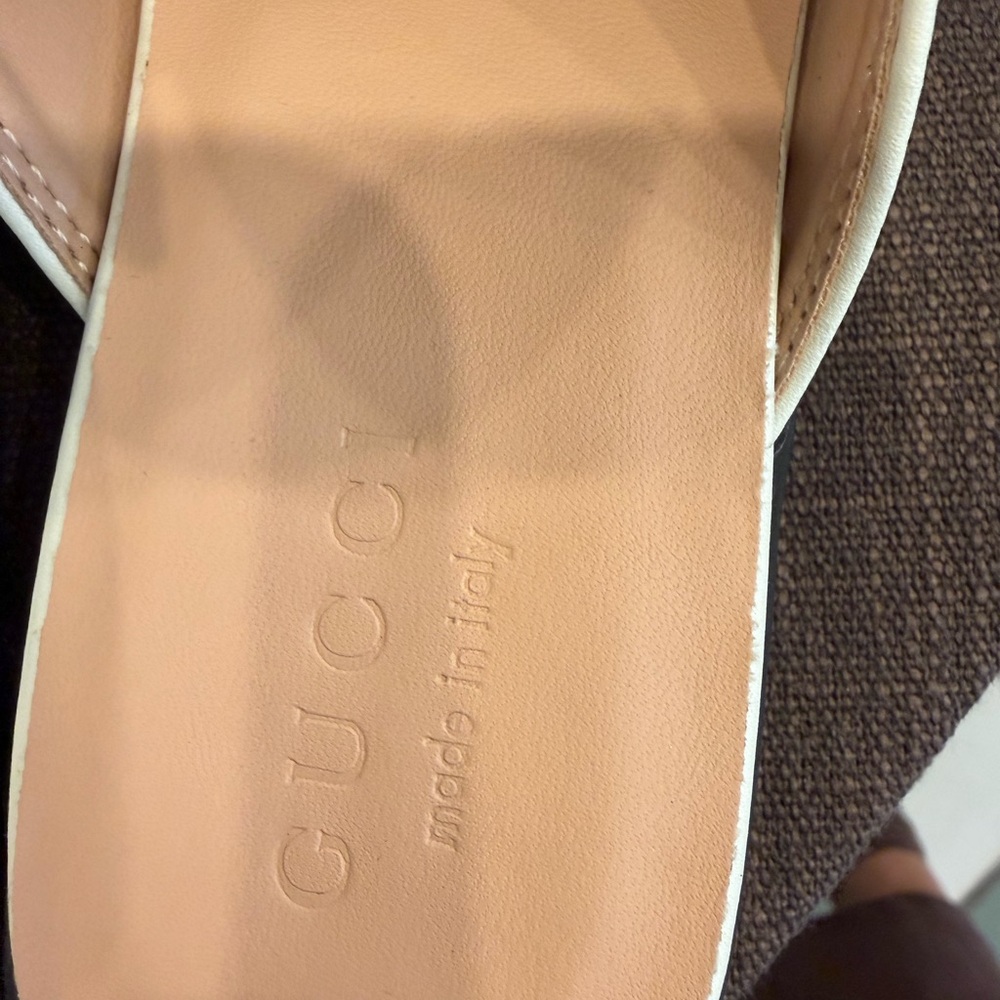 Gucci Women's Cream Leather Mules with Gold Accents - Picture 2 of 2
